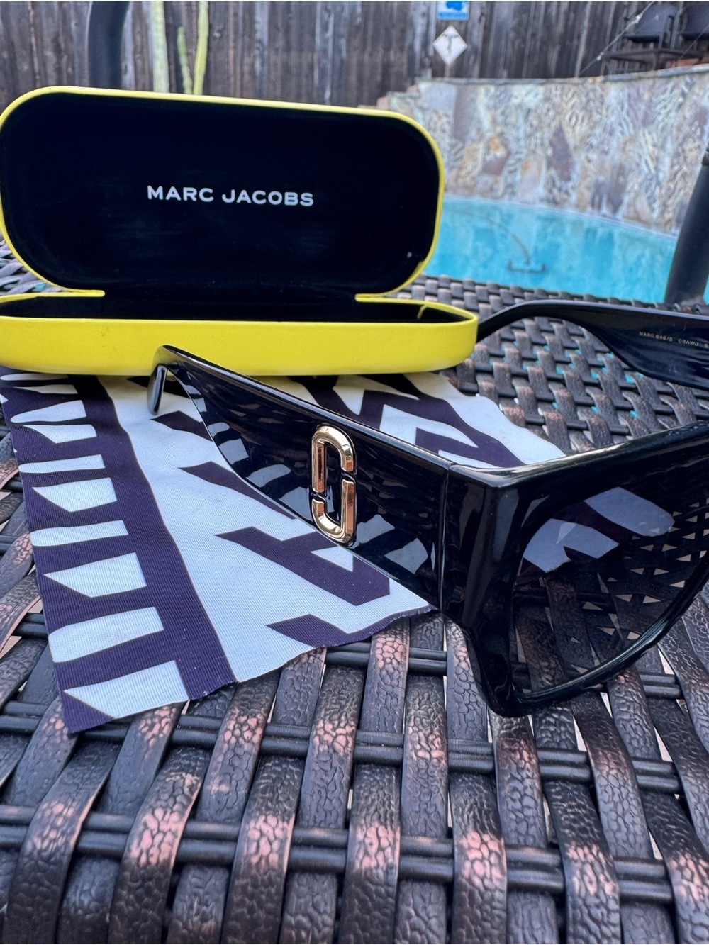 Marc Jacobs MARC 646/S Polarized Oversized Black Sunglasses Gold Logo 57mm VGUC - Picture 6 of 16